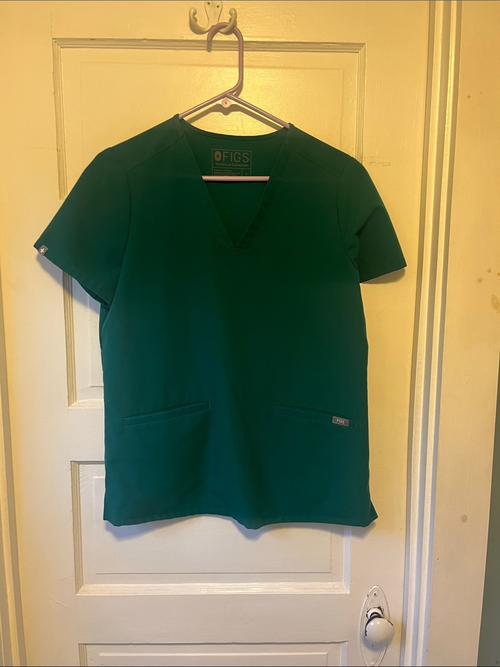 W’s EUC Figs Hunter Green Scrub Set - Top & Pants, size small - Picture 4 of 5